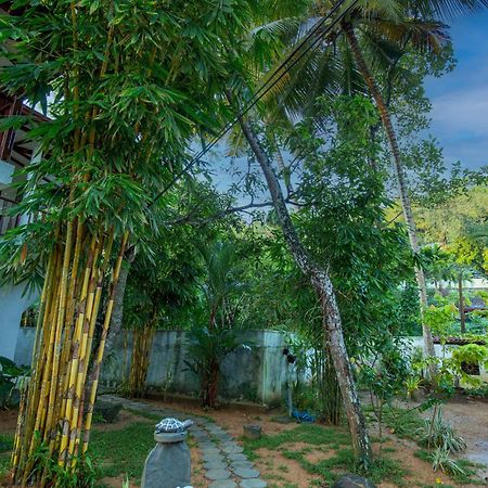 Turtle Lamp Hotel Unawatuna Exterior photo