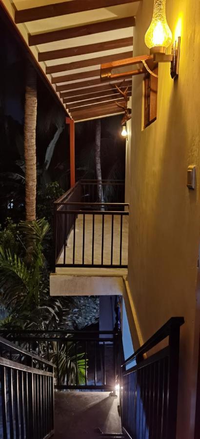 Turtle Lamp Hotel Unawatuna Exterior photo