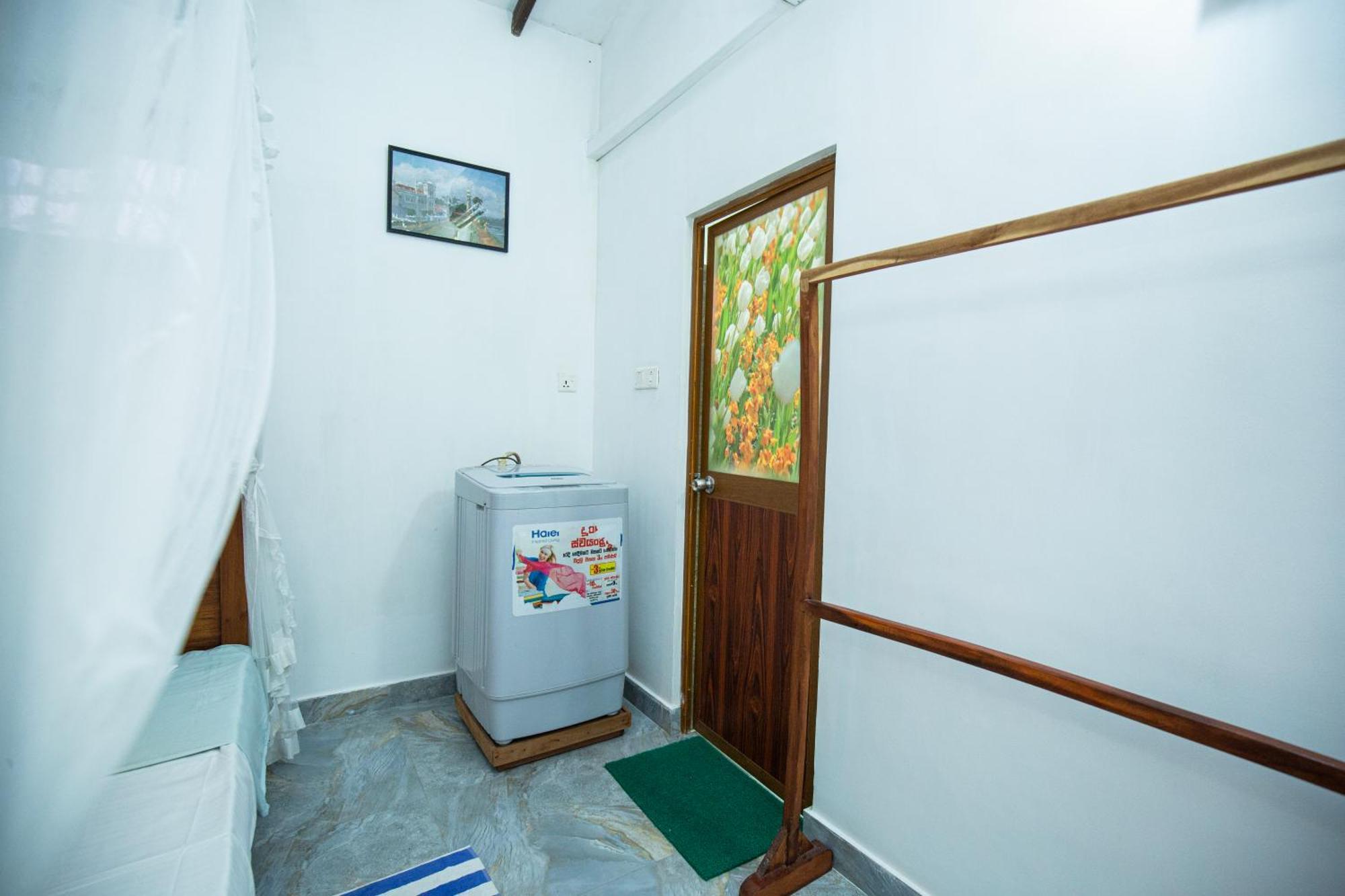 Turtle Lamp Hotel Unawatuna Room photo