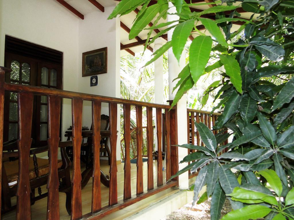 Turtle Lamp Hotel Unawatuna Exterior photo